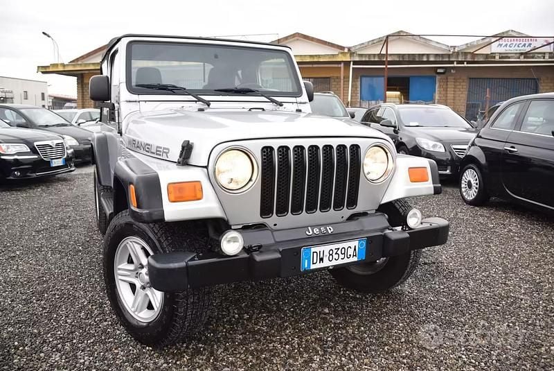 Usata Jeep Wrangler Sport 143 CV (105 kW) 2005 Grigio SUV