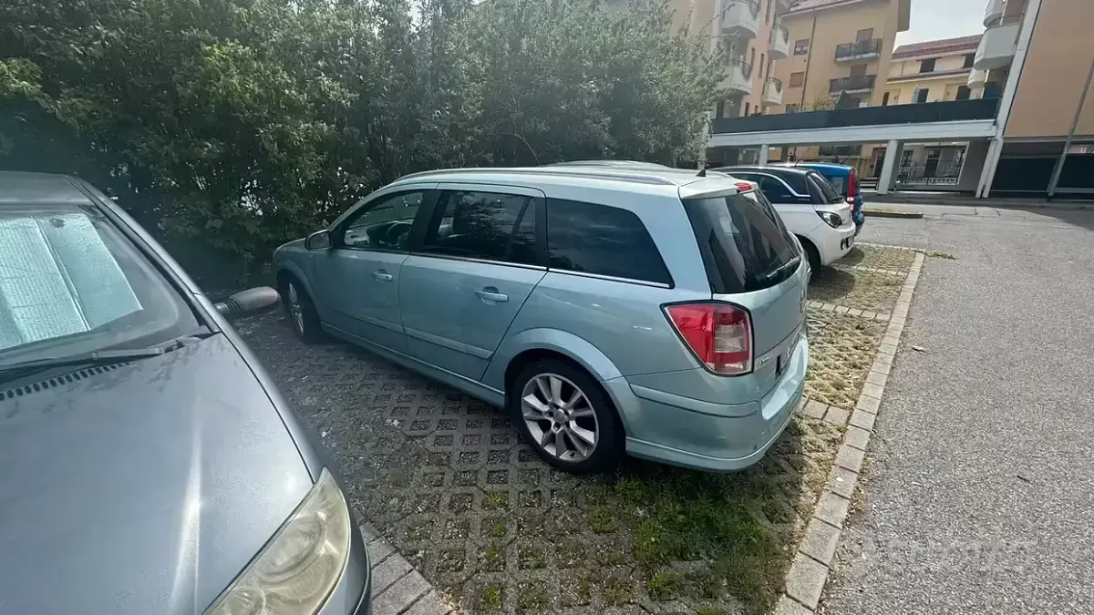 Usata Opel Astra 110 CV (80 kW) 2009 Station wagon