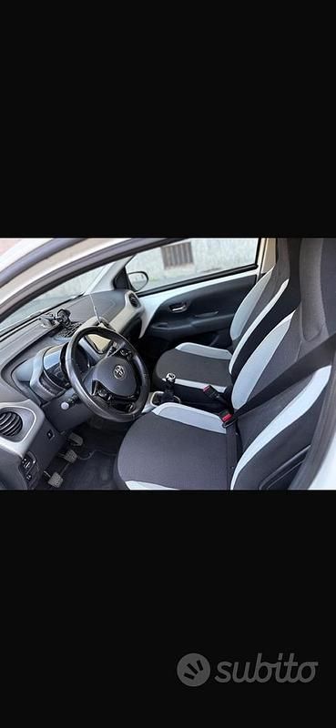 Usata Toyota Aygo Cool 69 CV (50 kW) 2017 Bianco Utilitaria