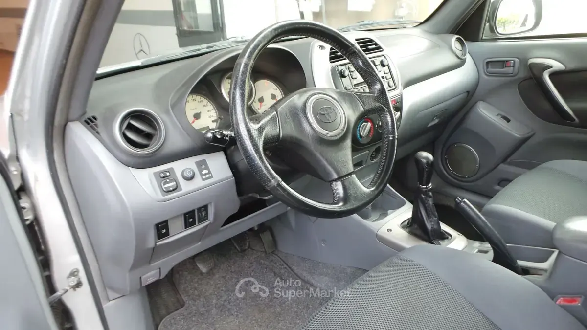 Usata Toyota RAV4 116 CV (85 kW) 2002 Argento SUV
