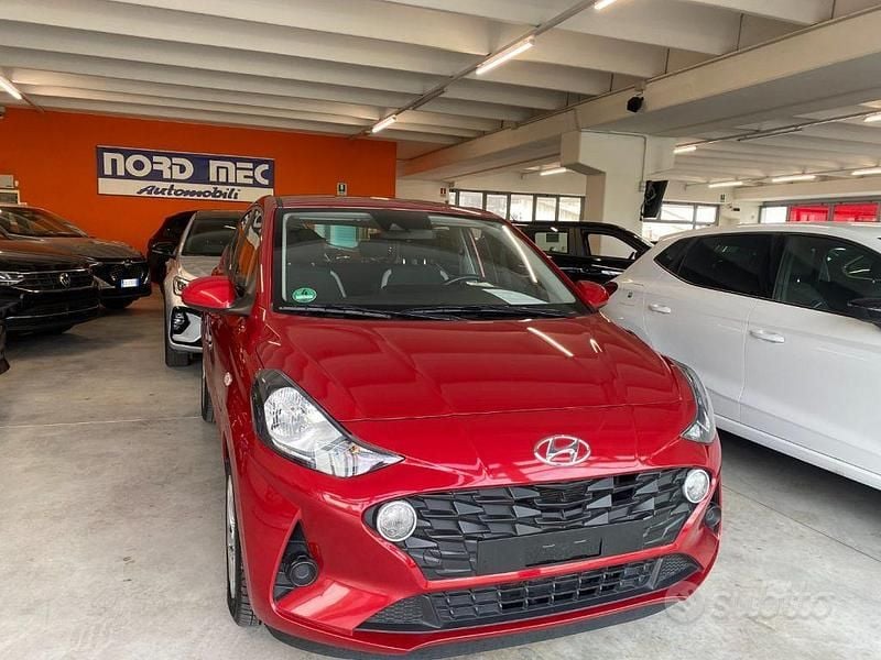 Usata Hyundai i10 Advanced 67 CV (49 kW) 2023 Rosso Utilitaria