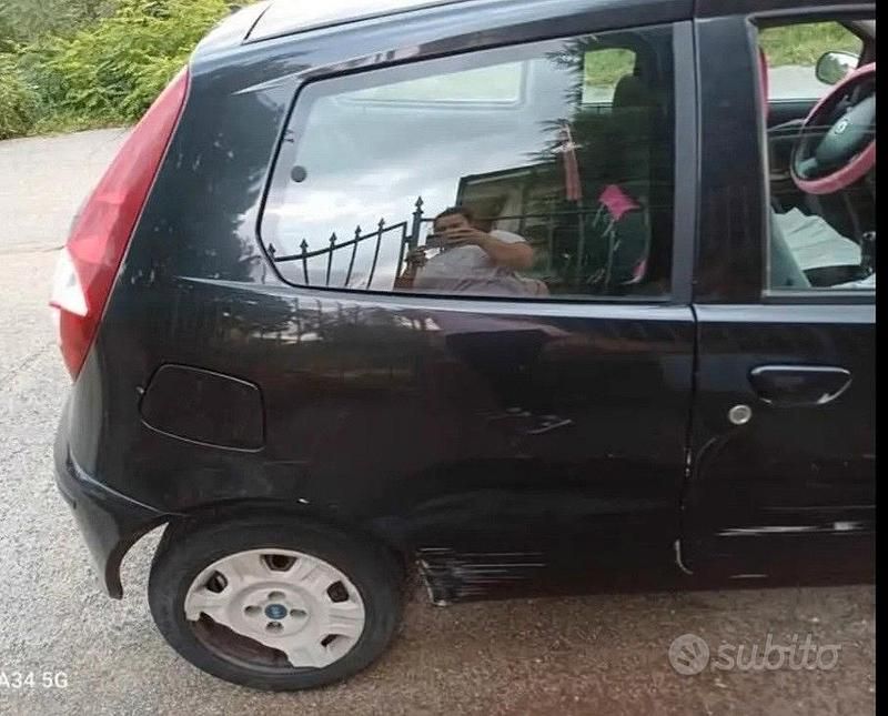 Usata Fiat Punto 80 CV (58 kW) 2005 Nero Utilitaria