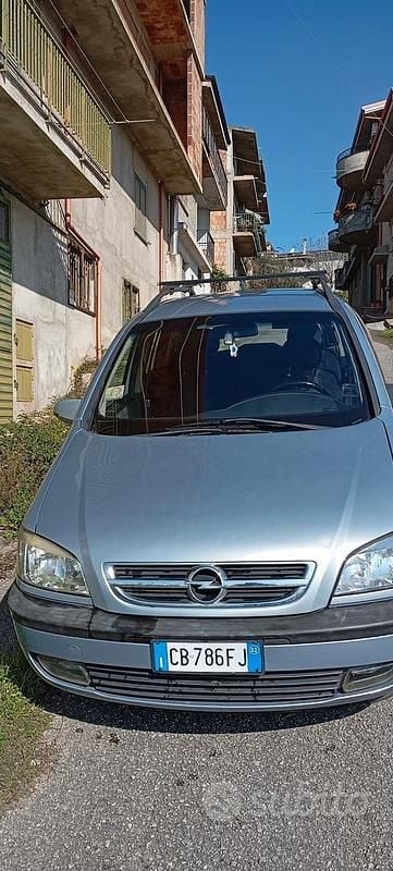 Usata Opel Zafira Elegance 101 CV (74 kW) 2002 Grigio Monovolume
