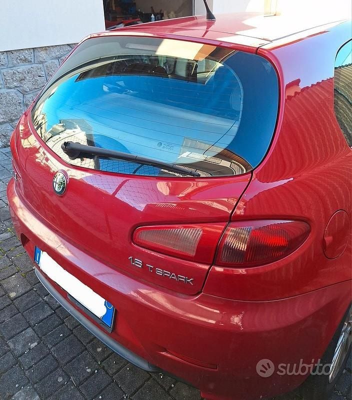 Usata Alfa Romeo 147 105 CV (77 kW) 2005 Rosso Utilitaria