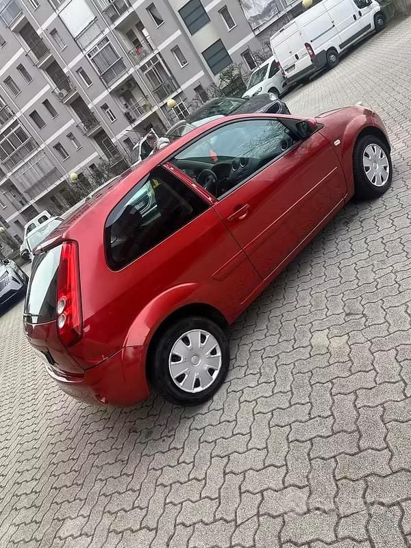Usata Ford Fiesta Ghia 80 CV (58 kW) 2008 Rosso Utilitaria