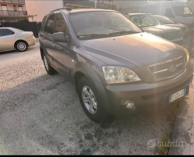 Usata Kia Sorento 140 CV (102 kW) 2005 Grigio SUV