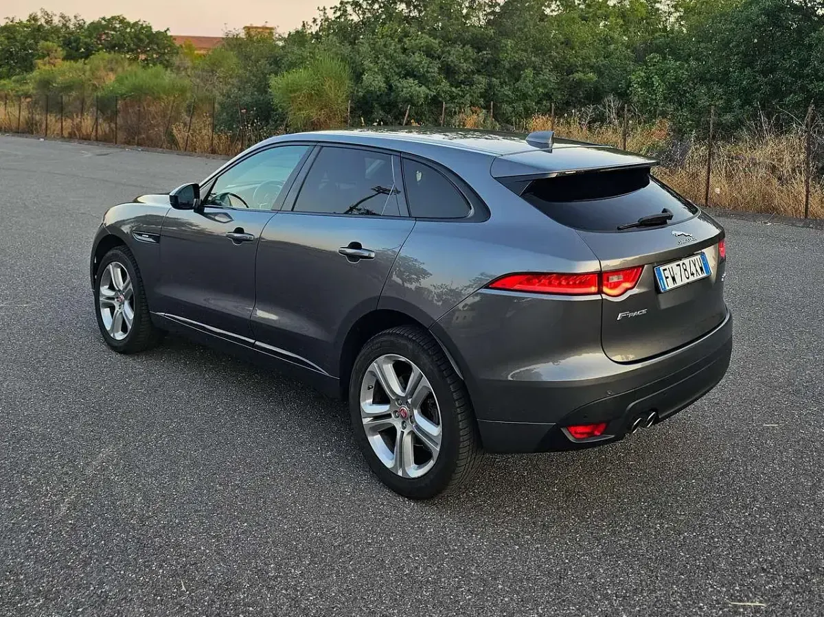 Usata Jaguar F-Pace R-Sport 179 CV (131 kW) 2019 Grigio SUV