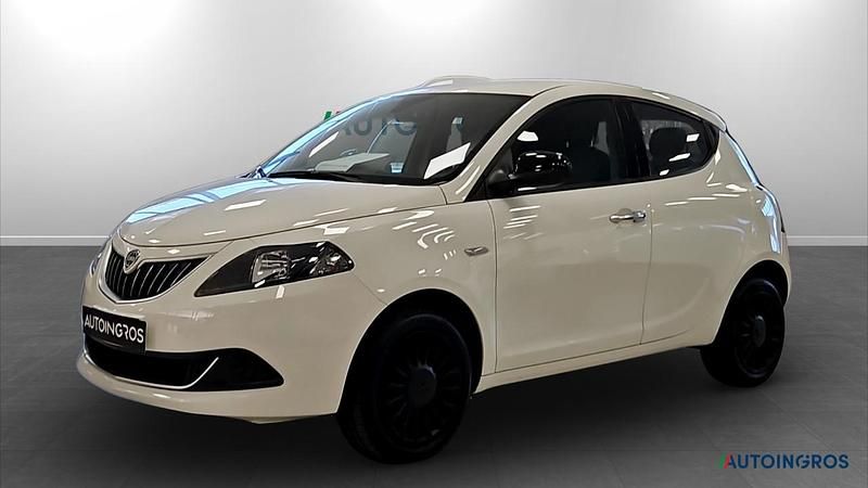 Usata Lancia Ypsilon Silver 69 CV (50 kW) 2022 Bianco Utilitaria