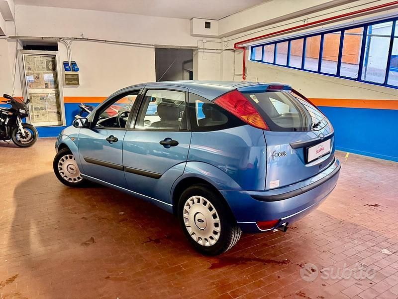 Usata Ford Focus 100 CV (73 kW) 2002 Blu Berlina