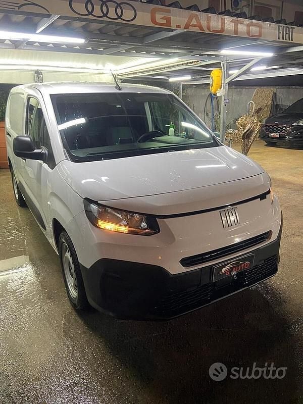 Usata Fiat Doblò 101 CV (74 kW) 2024 Bianco Monovolume
