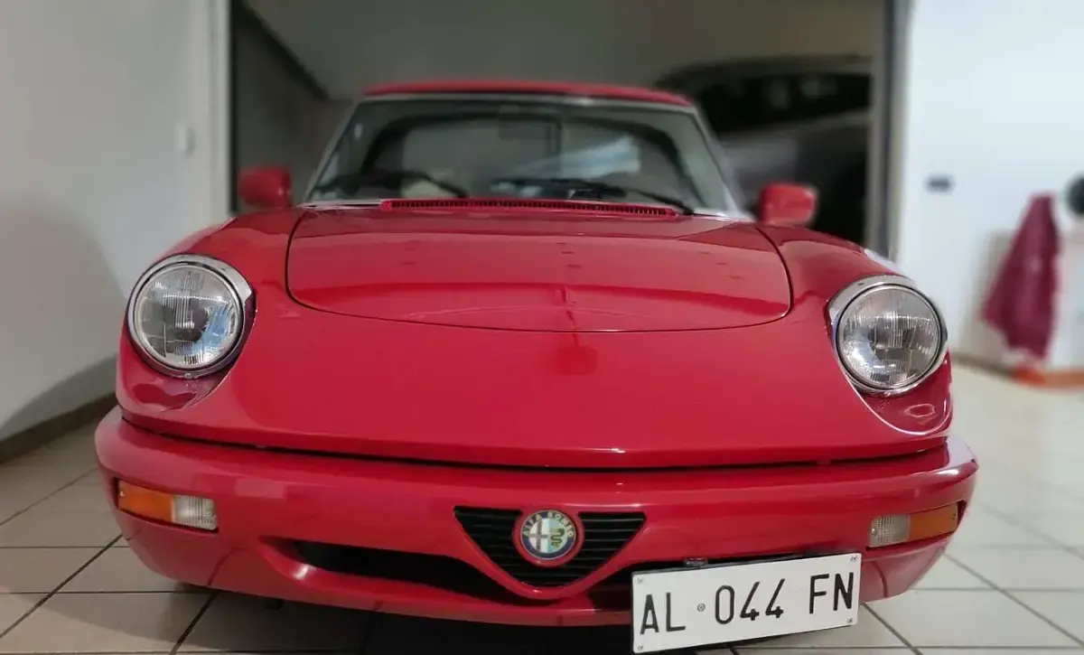 Usata Alfa Romeo Spider 122 CV (89 kW) 1991 Rosso Cabrio