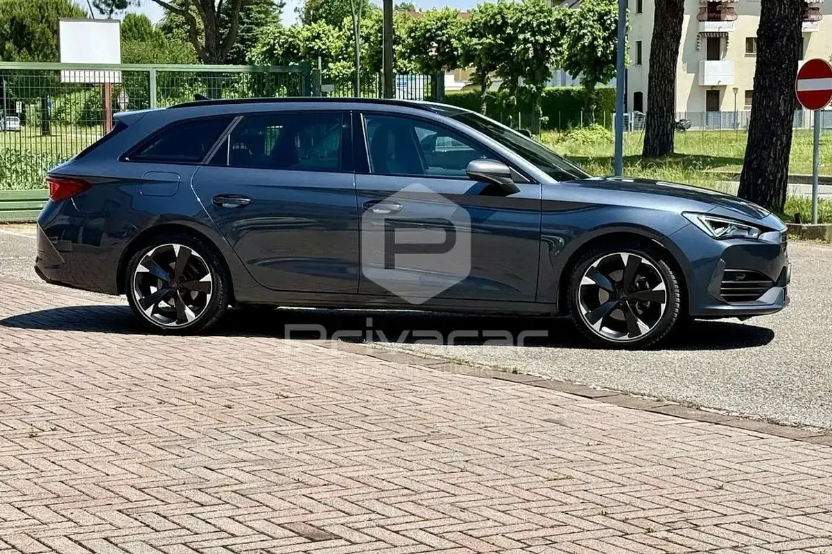 Usata Cupra Leon 150 CV (110 kW) 2024 Blu Station wagon