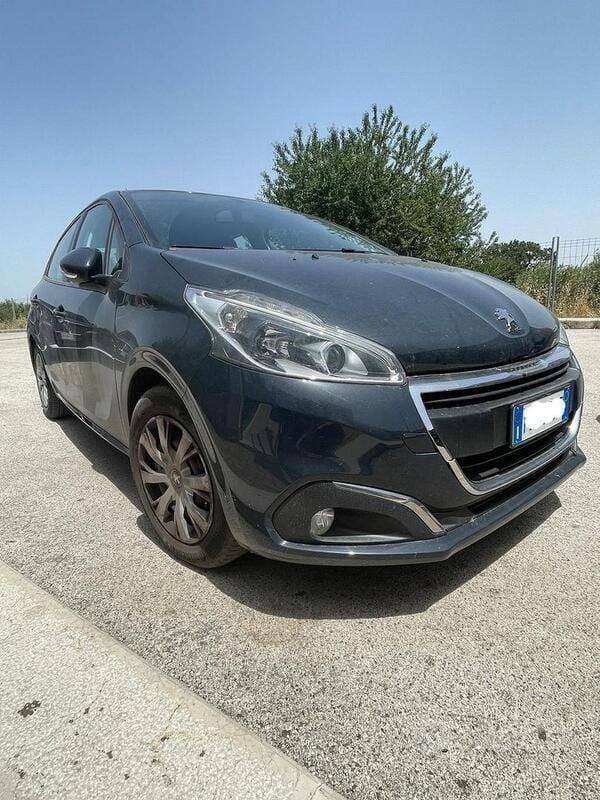 Usata Peugeot 208 Active 68 CV (50 kW) 2016 Blu Utilitaria