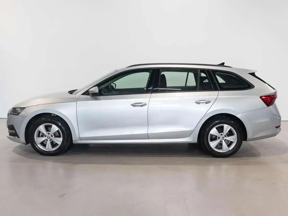 Usata Skoda Octavia Executive 116 CV (85 kW) 2022 Argento Station wagon