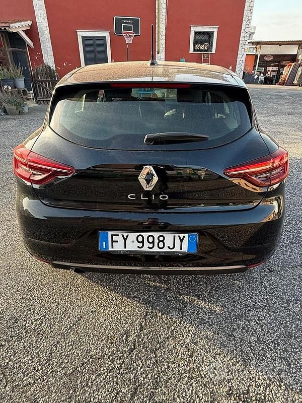 Używany Renault Clio V Intens 101 KM (74 kW) 2019 Czarny Sedan/Limuzyna