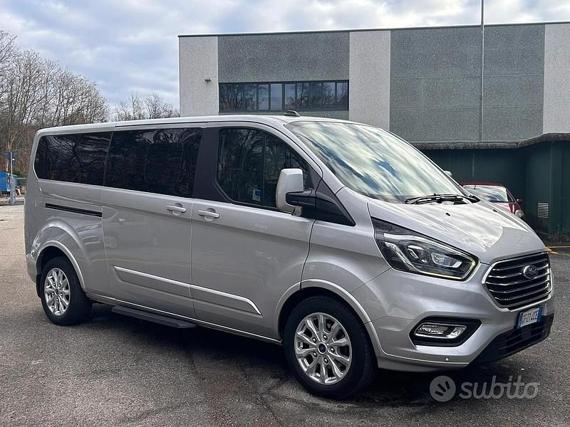 Usata Ford Tourneo Titanium 185 CV (136 kW) 2021 Grigio Monovolume