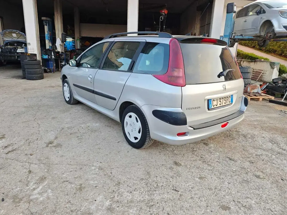 Usata Peugeot 206 68 CV (50 kW) 2003 Gray Station wagon