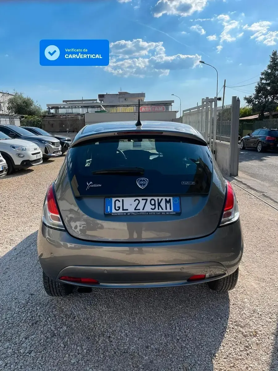 Usata Lancia Ypsilon Gold 69 CV (50 kW) 2022 Grigio Utilitaria