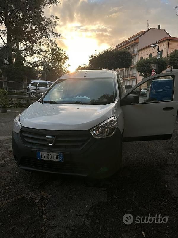 Usata Dacia Dokker Ambiance 75 CV (55 kW) 2014 Bianco Monovolume