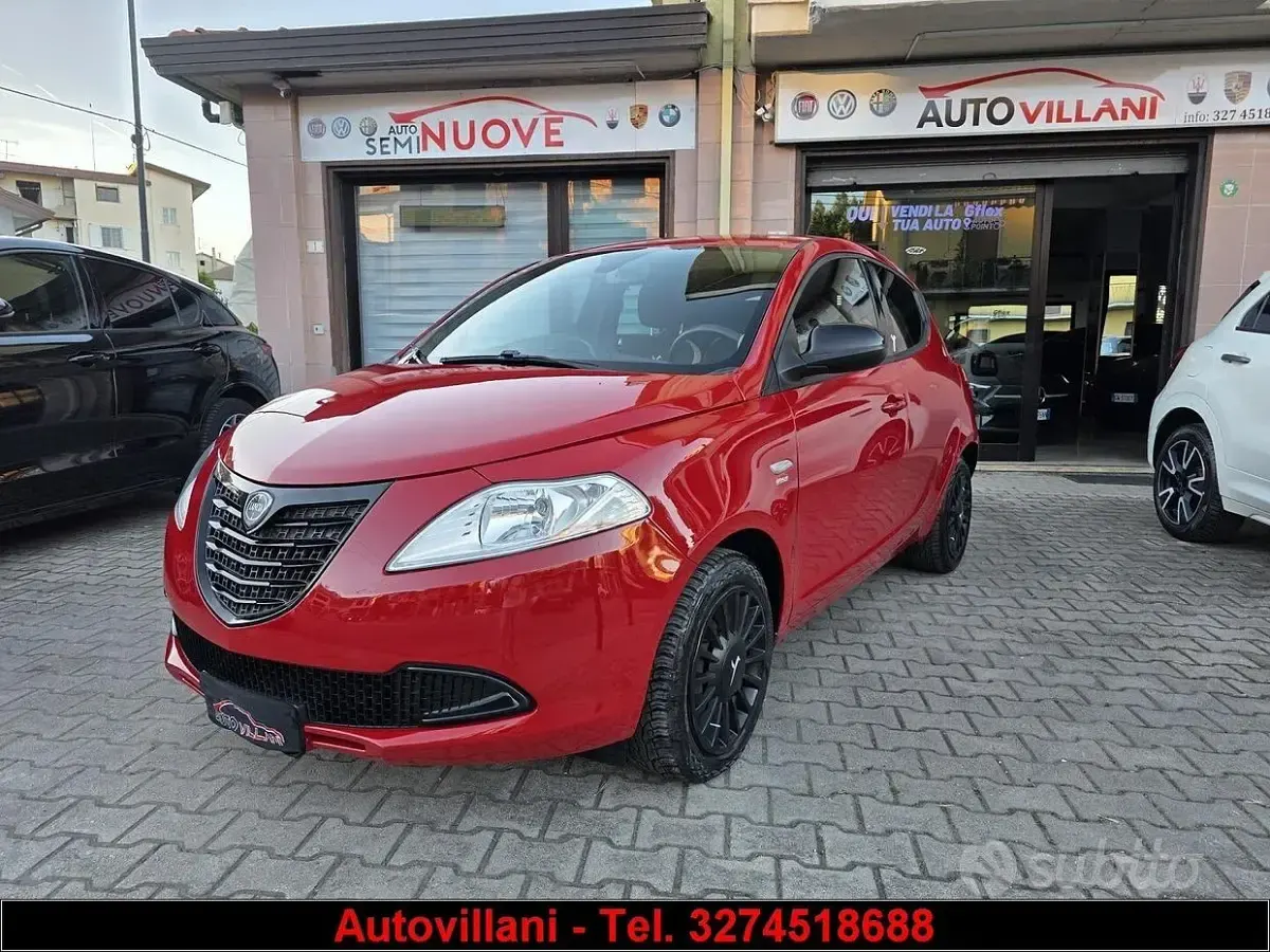 Usata Lancia Ypsilon 69 CV (50 kW) 2015 Rosso Utilitaria