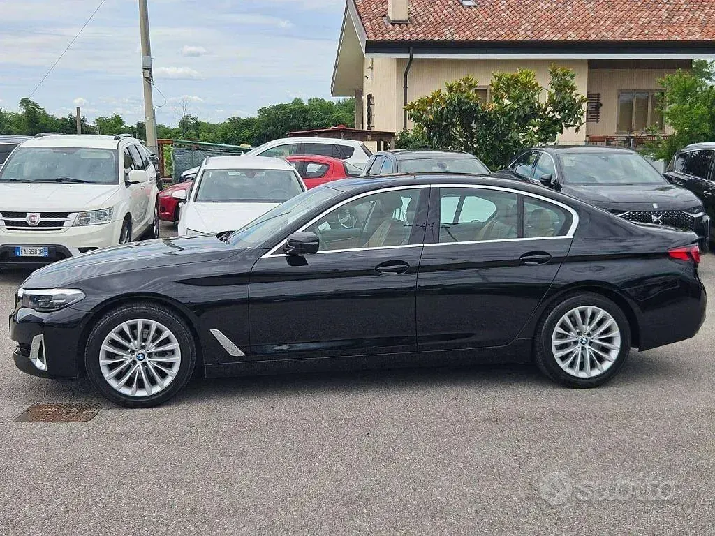 Usata BMW 520 Luxury Line 190 CV (139 kW) 2021 Blu/azzurro Berlina