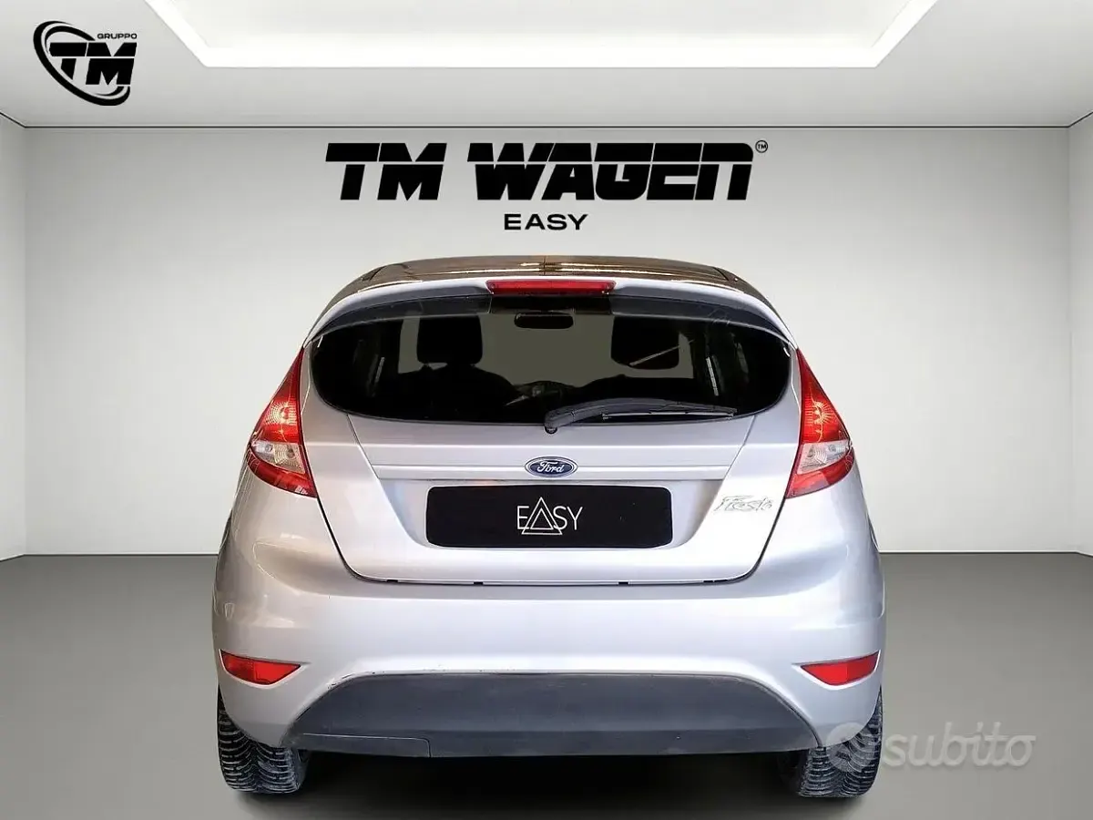 Usata Ford Fiesta 82 CV (60 kW) 2009 Grigio Berlina