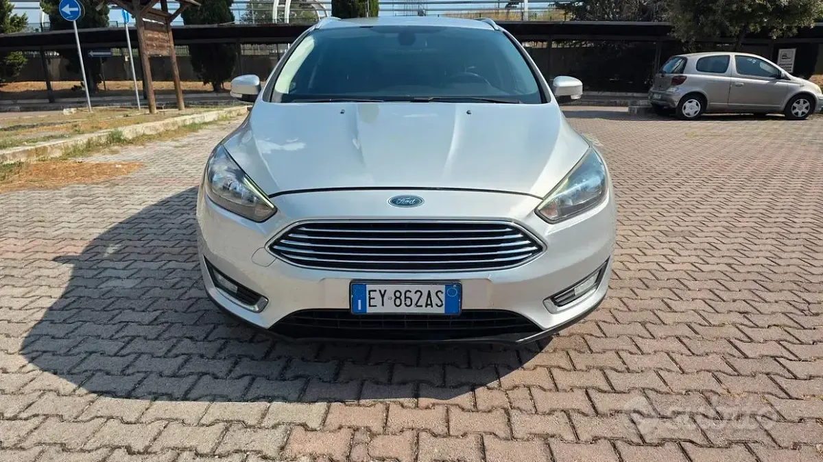 Usata Ford Focus Titanium 120 CV (88 kW) 2015 Grigio Station wagon