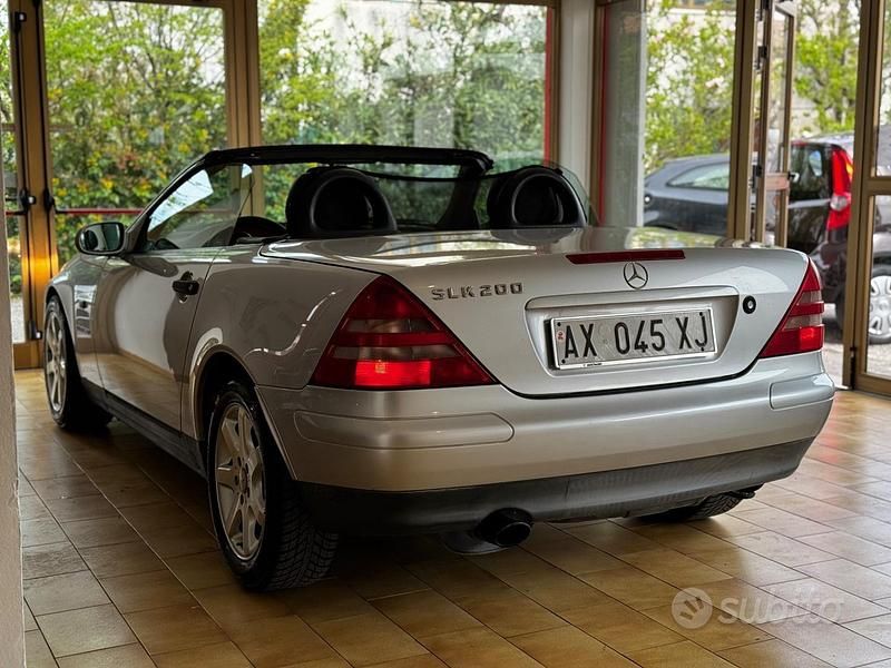Usata Mercedes SLK200 192 CV (141 kW) 1998 Argento Cabrio