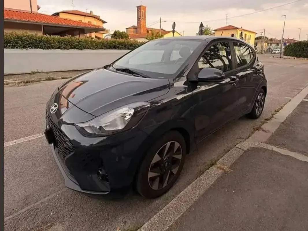 Usata Hyundai i10 67 CV (49 kW) 2023 Grigio Utilitaria