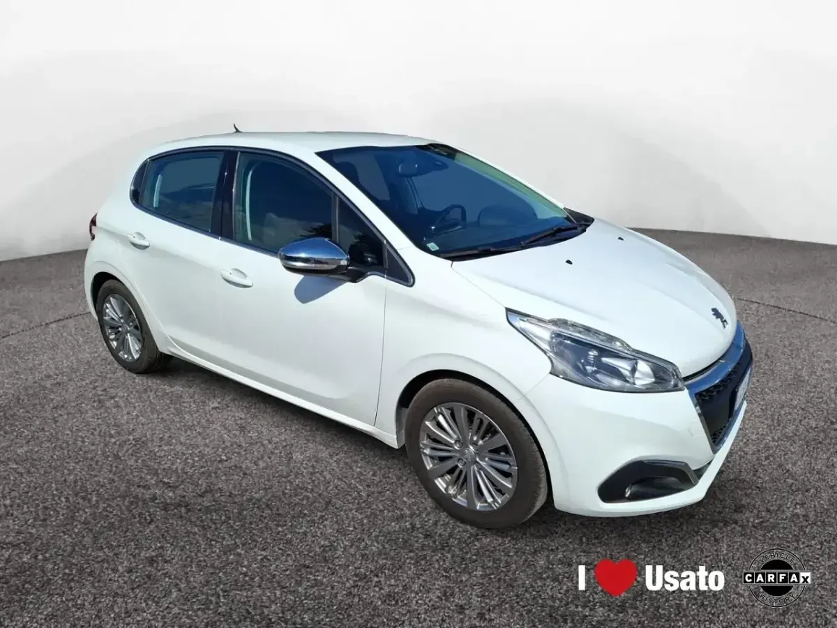 Usata Peugeot 208 Allure 83 CV (61 kW) 2019 Bianco Utilitaria
