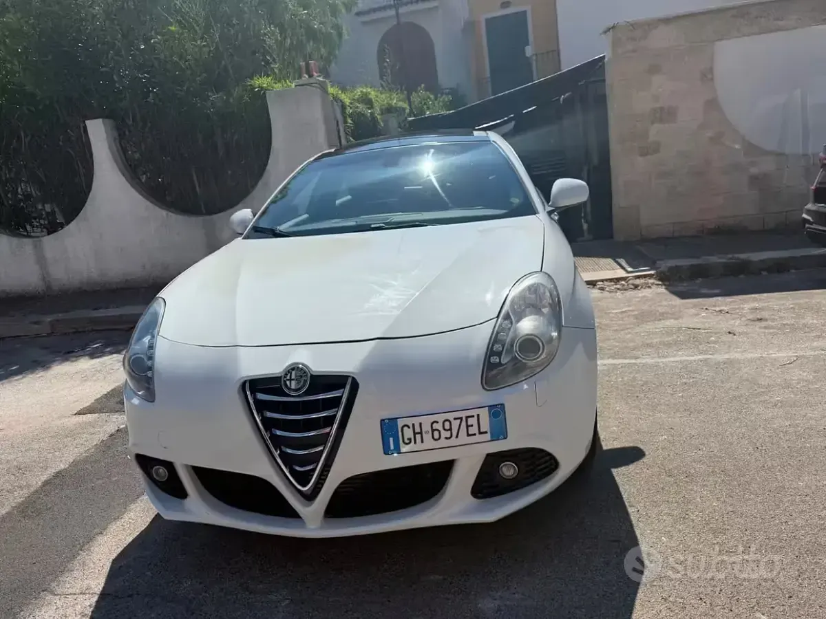Usata Alfa Romeo Giulietta Exclusive 170 CV (125 kW) 2012 Bianco Utilitaria