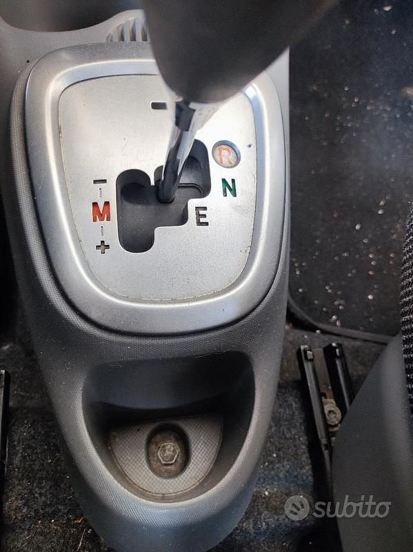 Usata Peugeot 107 68 CV (50 kW) 2006 Grigio Utilitaria