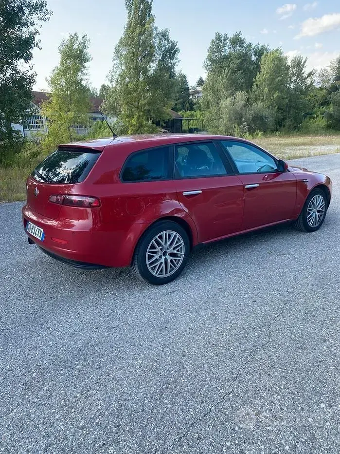 Usata Alfa Romeo 159 120 CV (88 kW) 2006 Rosso Berlina