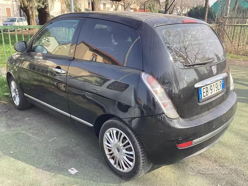 Usata Lancia Ypsilon 69 CV (50 kW) 2010 Nero Utilitaria