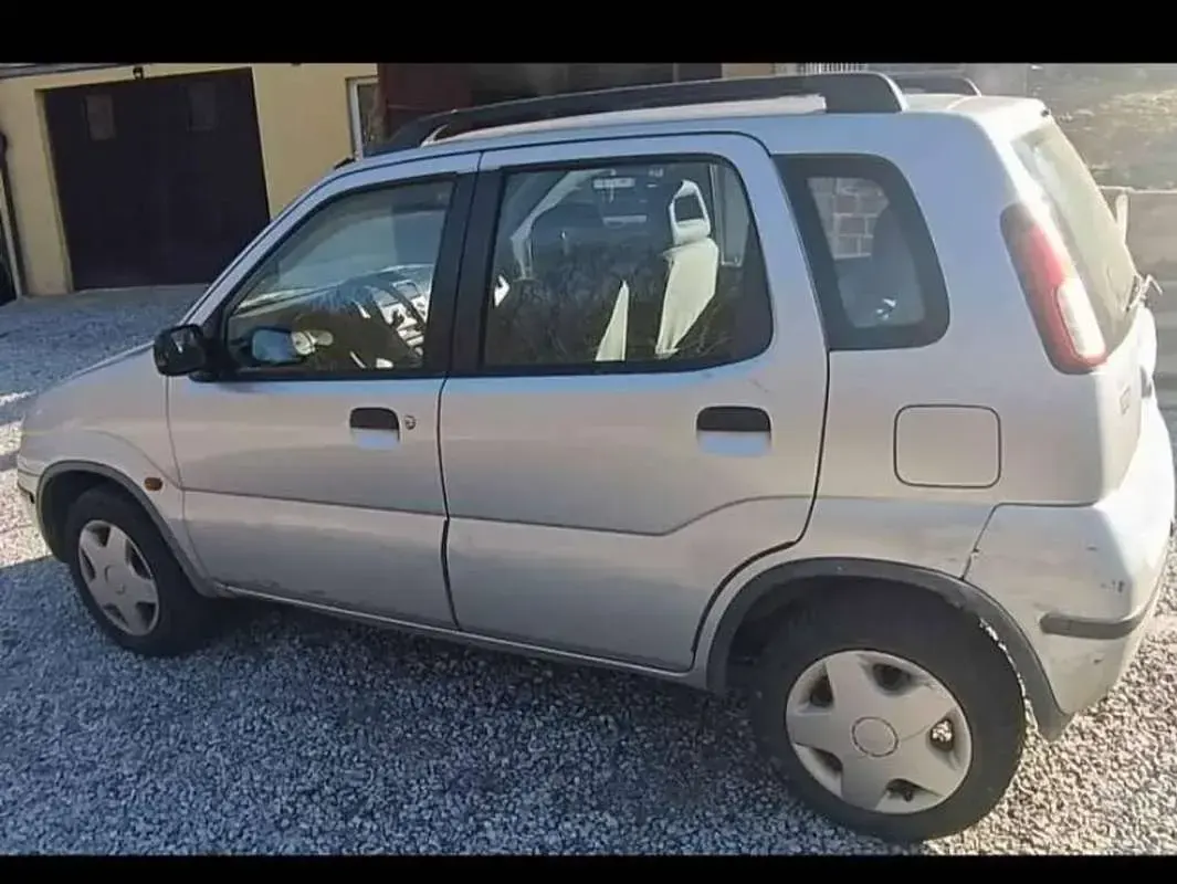 Usata Suzuki Ignis GL 83 CV (61 kW) 2001 Argento Utilitaria