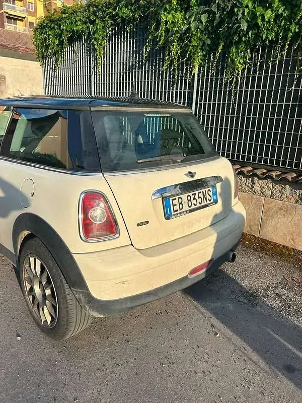 Usata Mini Cooper D 109 CV (80 kW) 2010 Beige Utilitaria