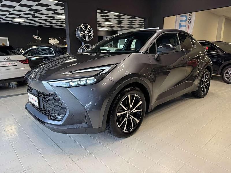 Usata Toyota C-HR Trend 98 CV (72 kW) 2025 Grigio scuro SUV