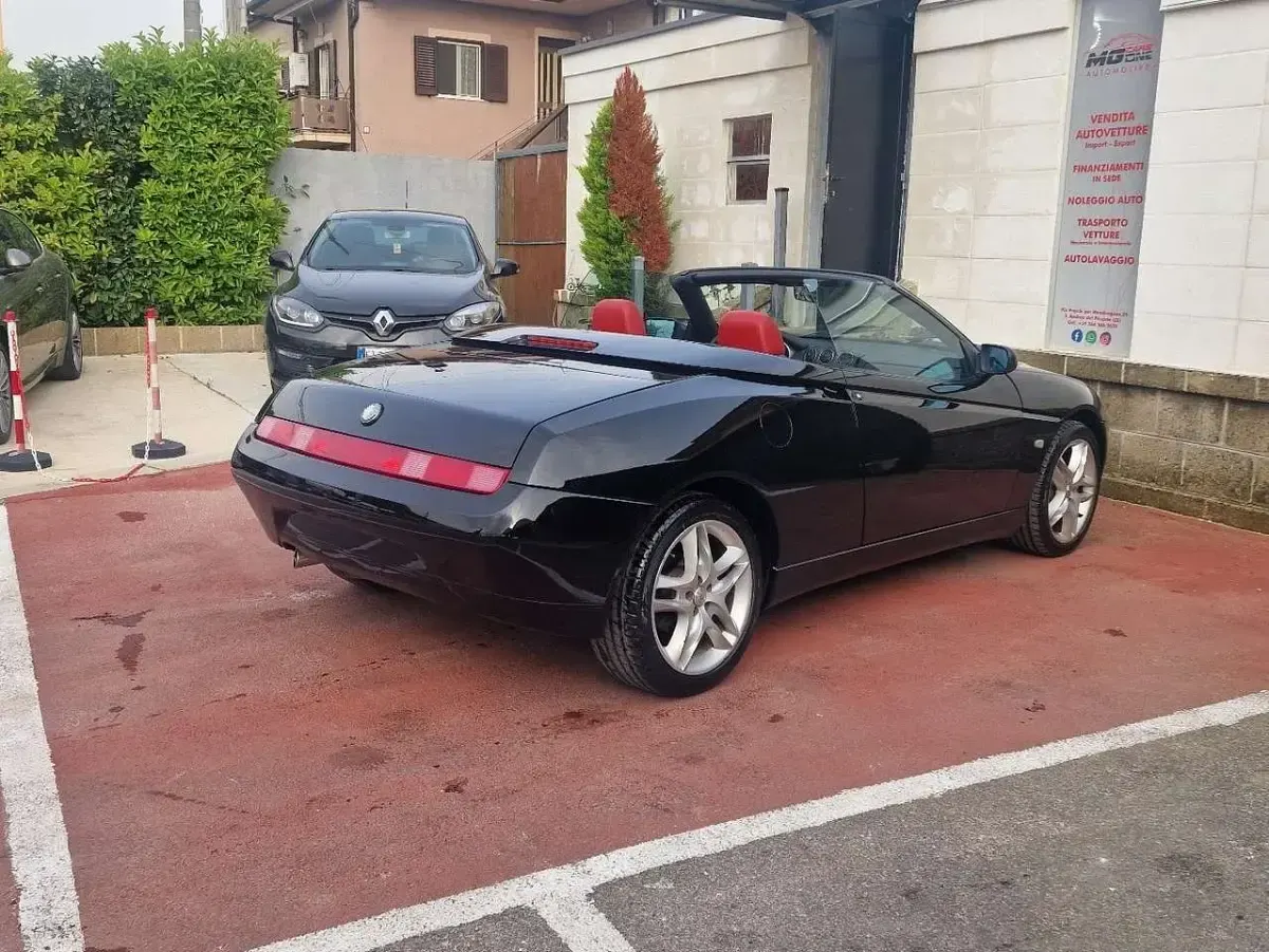 Usata Alfa Romeo Spider 155 CV (114 kW) 1998 Nero Cabrio