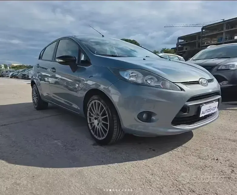 Usata Ford Fiesta Titanium 92 CV (67 kW) 2010 Blu Berlina