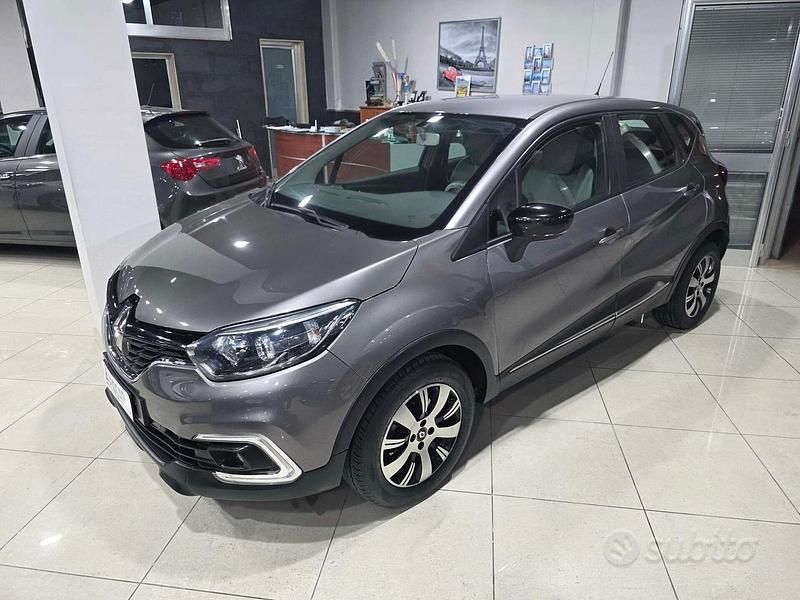 Usata Renault Captur Business 90 CV (66 kW) 2019 Grigio SUV