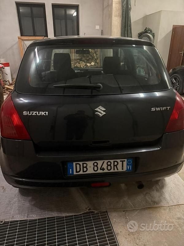 Usata Suzuki Swift 70 CV (51 kW) 2006 Nero Utilitaria
