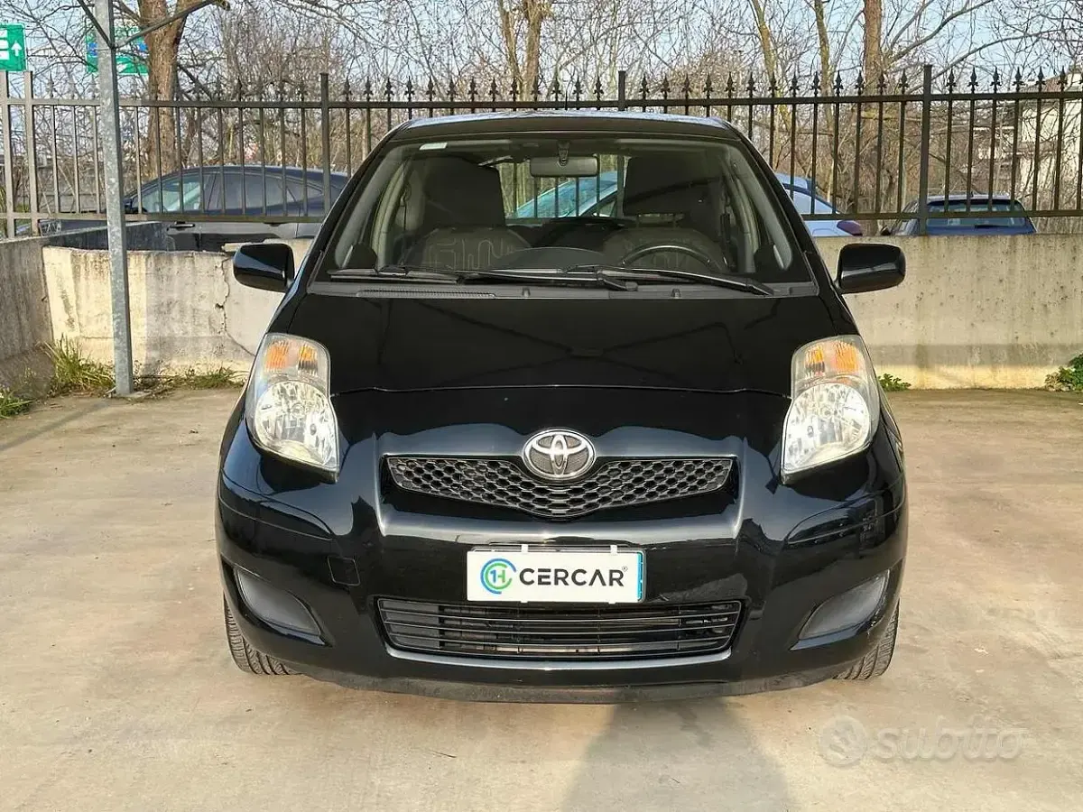 Usata Toyota Yaris 69 CV (50 kW) 2009 Nero Utilitaria