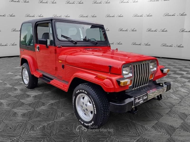 Usata Jeep Wrangler Laredo 103 CV (75 kW) 1991 Rosso SUV