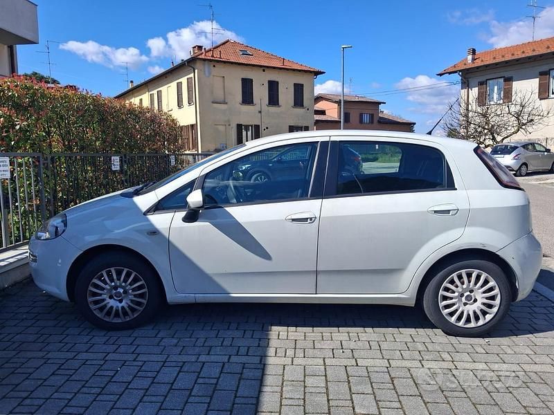 Usata Fiat Punto 69 CV (50 kW) 2013 Utilitaria