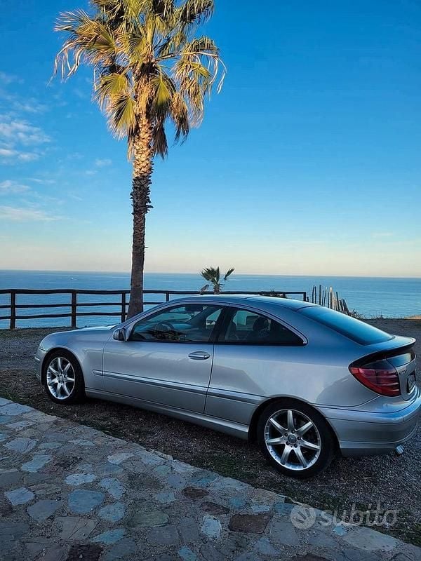 Usata Mercedes 220 143 CV (105 kW) 2003 Grigio Coupé