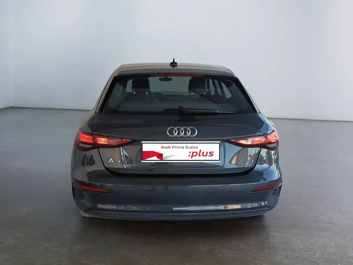 Usata Audi A3 Sportback Business 116 CV (85 kW) 2024 Grigio Utilitaria