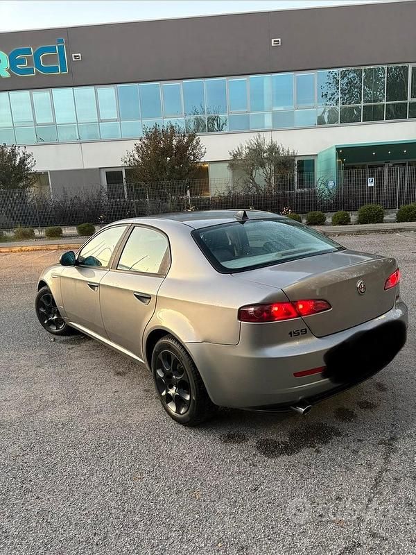 Grigio Usata 2007 Alfa Romeo 159 Tre volumi | 4000 € (Buon prezzo) - Immagine 1/4