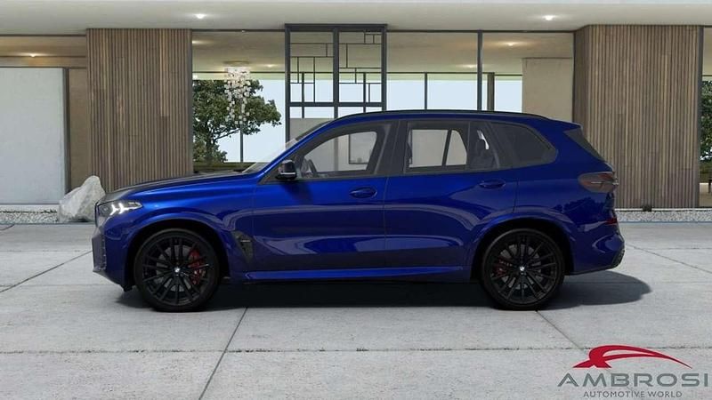 Nuova BMW X5 M Sport 530 CV (389 kW) 2025 Marina bay blue metallizzato SUV