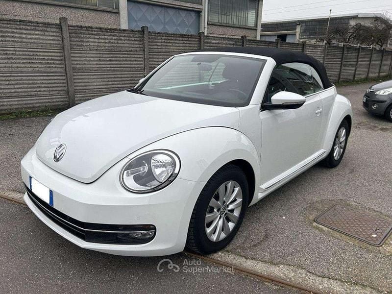 Usata VW Beetle Cabriolet Design 110 CV (80 kW) 2016 Bianco Cabrio
