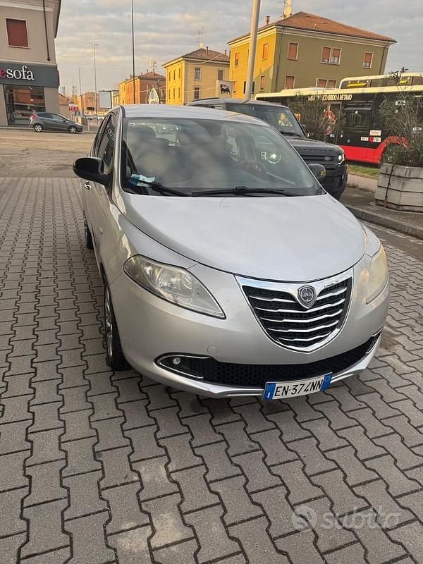 Usata Lancia Ypsilon 2012 Grigio Utilitaria